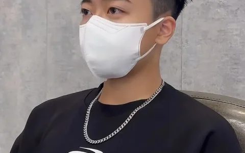 男生剪“两边铲”发型硬朗帅气，这3款值得尝试，剪完不帅你打我