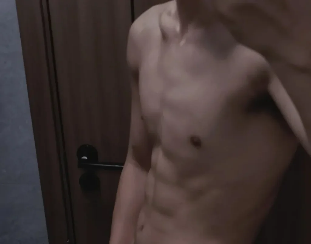 183cm男大就是“香”！看似“细狗”，身材实则很有料～