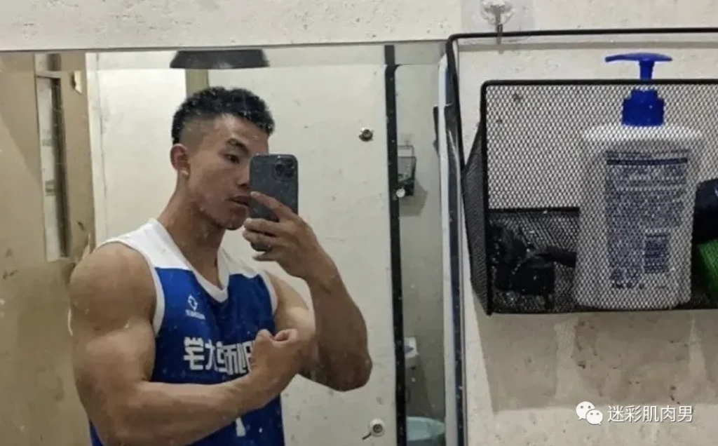 篮球长腿小哥，身材好到爆！