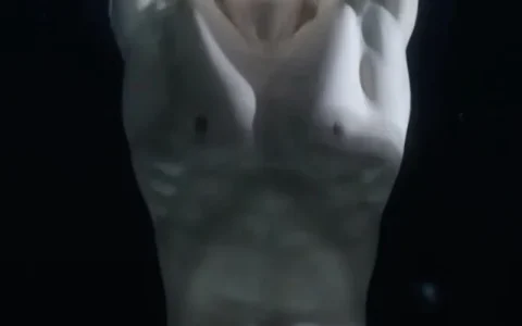 张彬彬难得晒腹肌，明明很宠粉却被粉丝吐槽？原因让人哭笑不得！