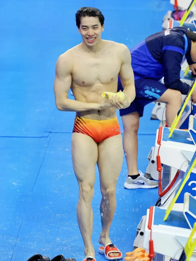 天呐零零后孙佳俊被一男子拍了？！网友直接炸锅啦！
