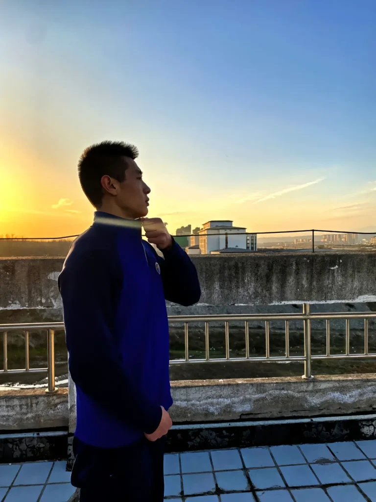 22岁硕大胸肌蓝朋友，宽肩细腰安全感爆棚！