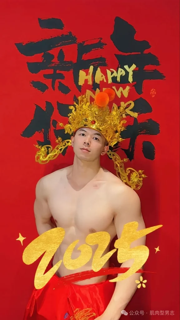 一肌肉小哥cos财神意外走红！这也太会拍了！