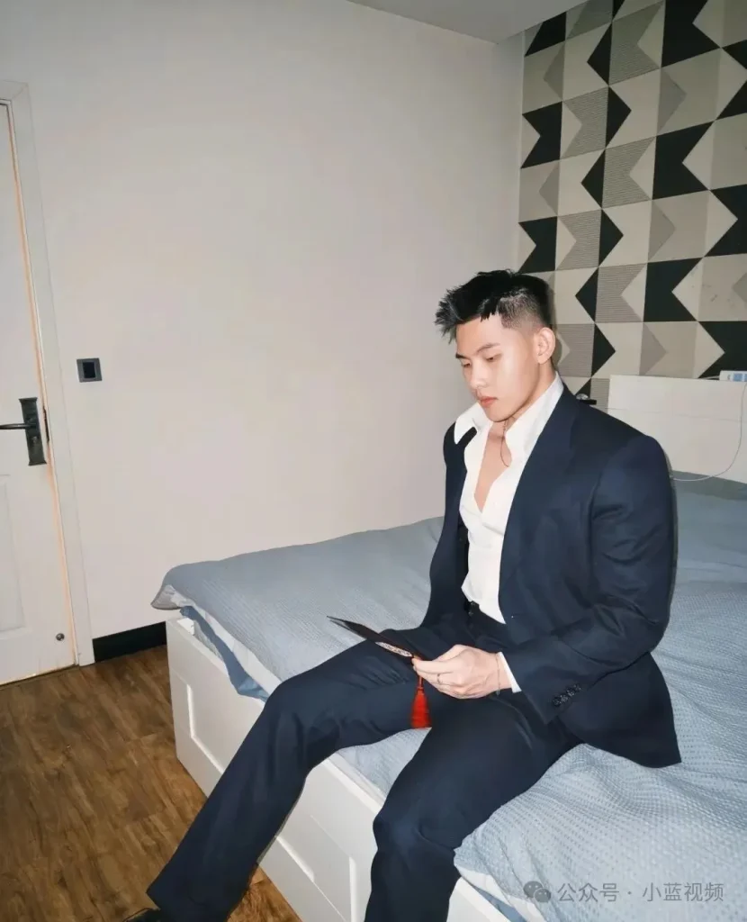 脏兮兮痞帅正装阳光大男孩！