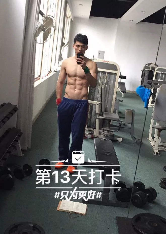 浙里男菩萨在线营业：前游泳冠军楼俊毅的熟男肌肉进化论