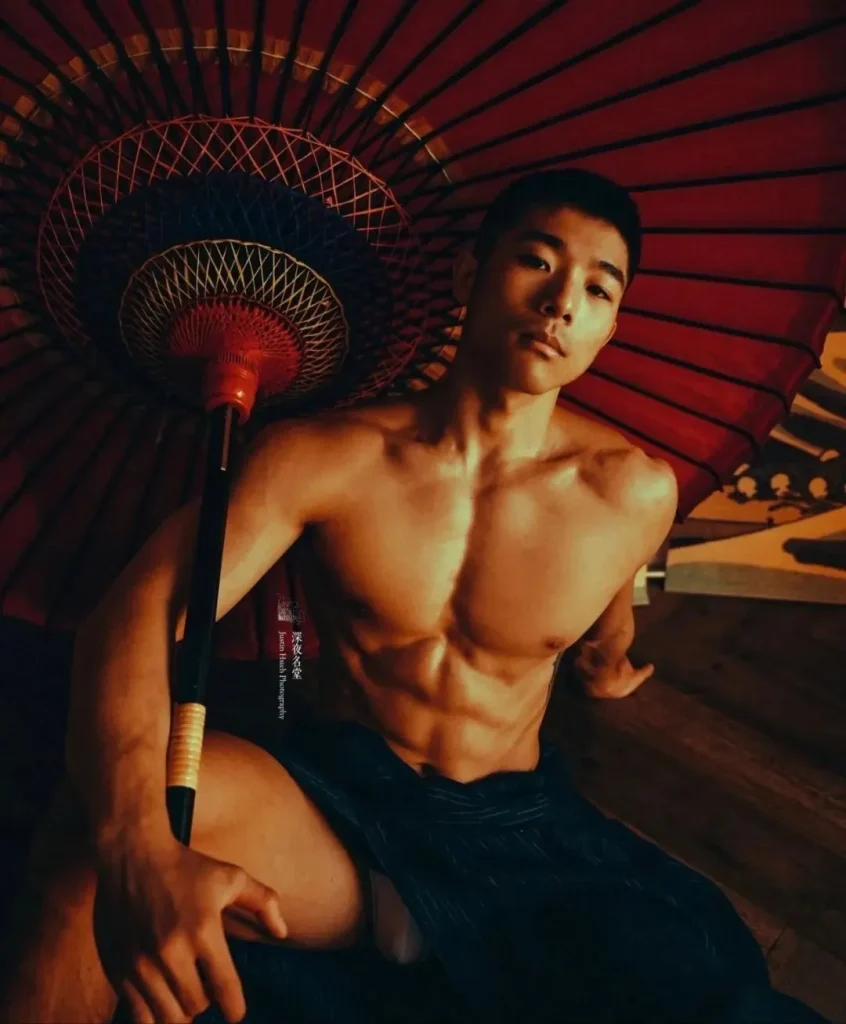 黑皮筋肉直男教练重构东方男体美学