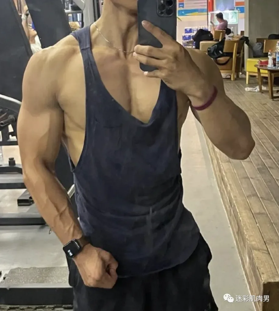 篮球长腿小哥，身材好到爆！