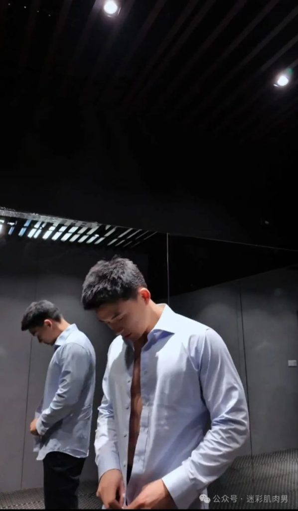 壹臣现在穿什么都要这样脱了自拍，？视频太好看！！