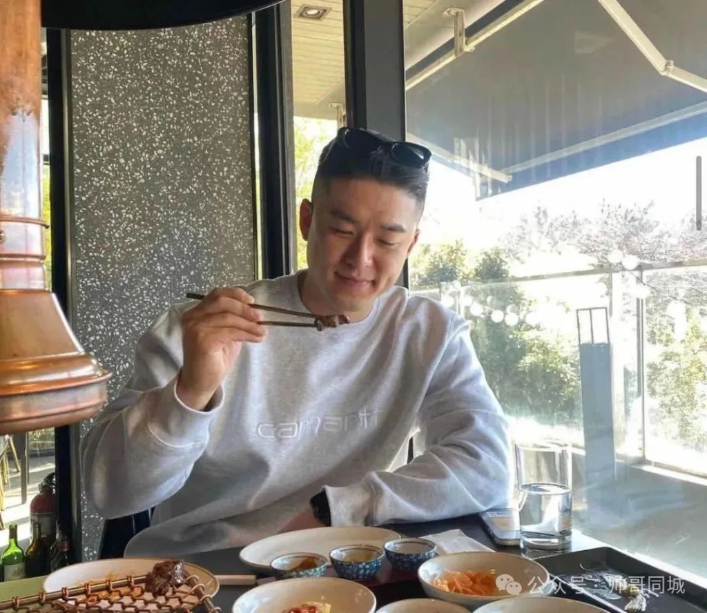 韩国黑皮体育生翘臀熟男，竟被喷颜值崩了！