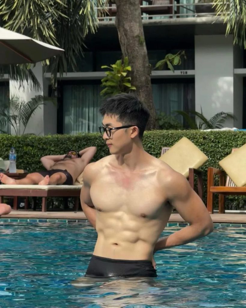 与精瘦薄肌少年共赴一场海盐味的生长仪式