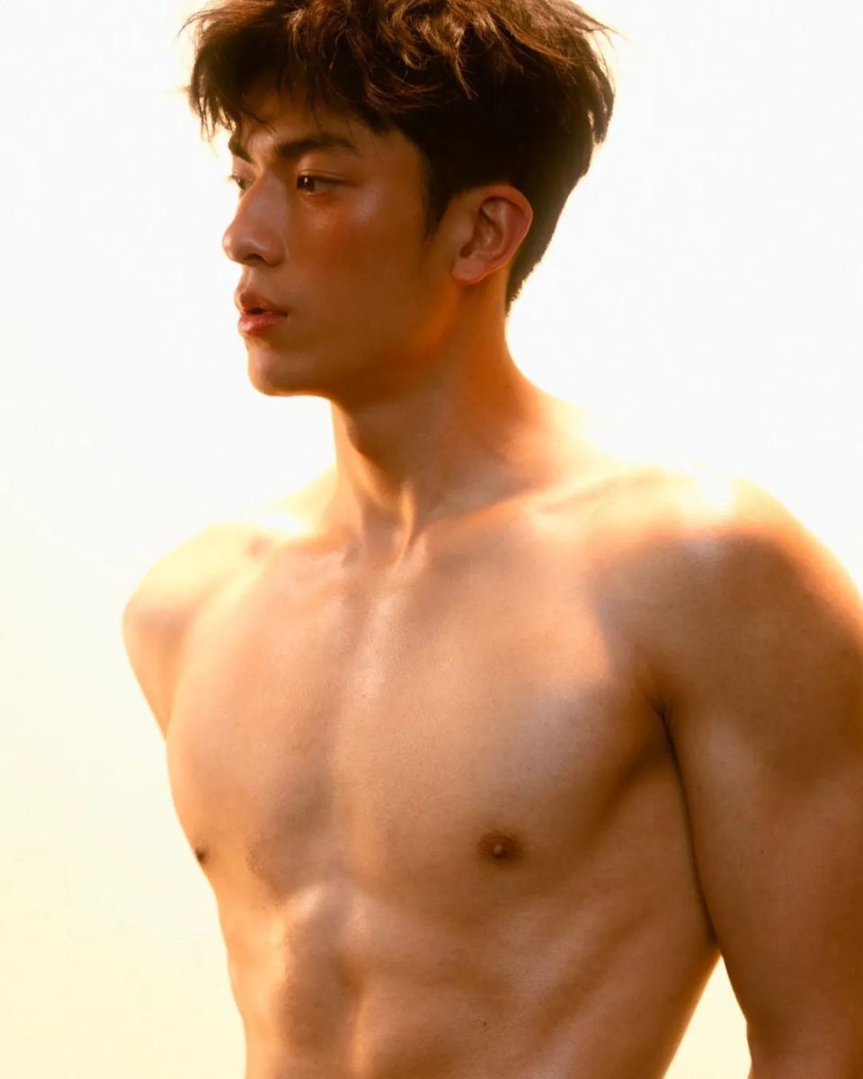 19岁的钻石男大，又又又被男摄影师拍了！