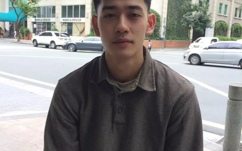 CK内裤找了新的鲜肉男模拍写真，不塞东西的成片怎么样？