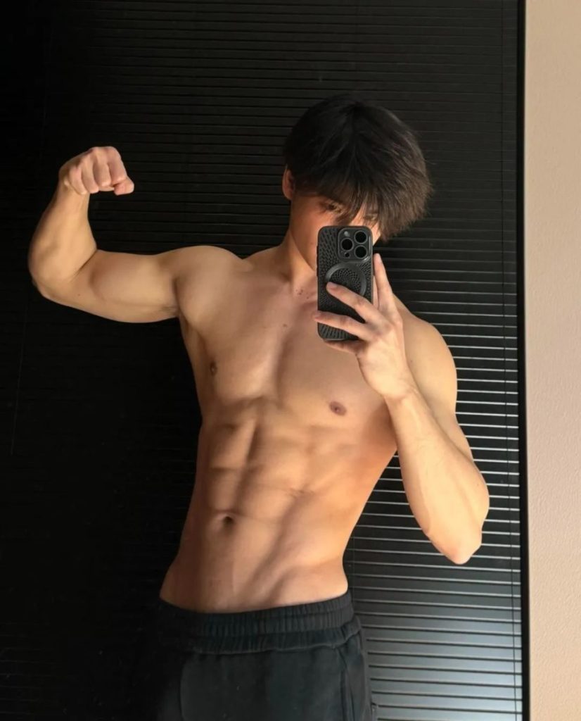 182cm腹肌+鲨鱼肌小哥哥拍摄角度碉堡了!
