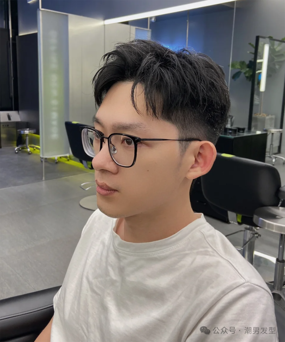 男生春天发型别乱剪，这3款造型时髦帅气，很值得一剪！