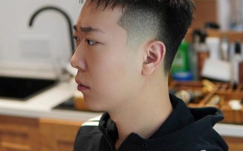 男生春天发型别乱剪，这3款造型时髦帅气，很值得一剪！