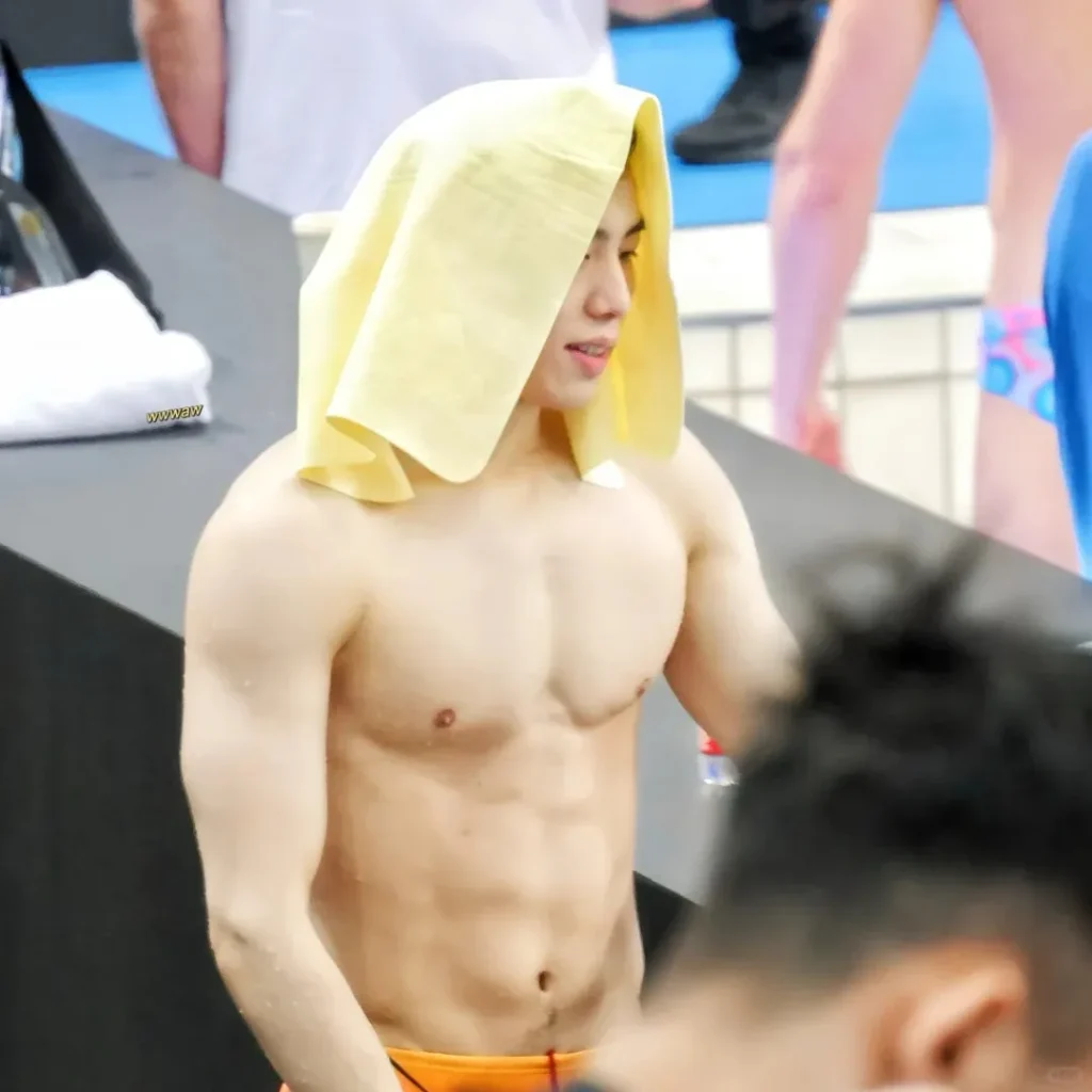 天呐零零后孙佳俊被一男子拍了？！网友直接炸锅啦！