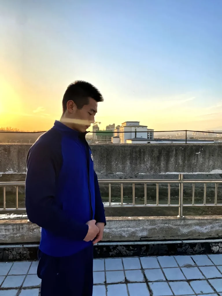22岁硕大胸肌蓝朋友，宽肩细腰安全感爆棚！