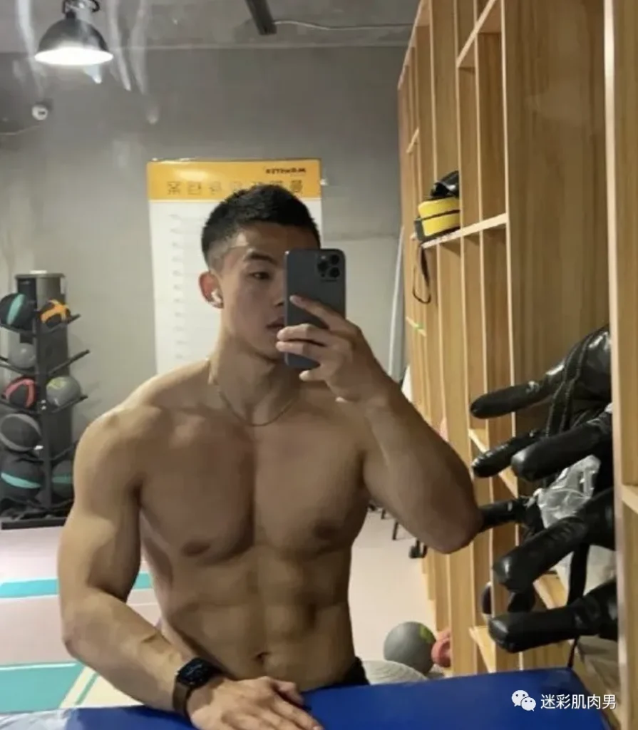 篮球长腿小哥，身材好到爆！