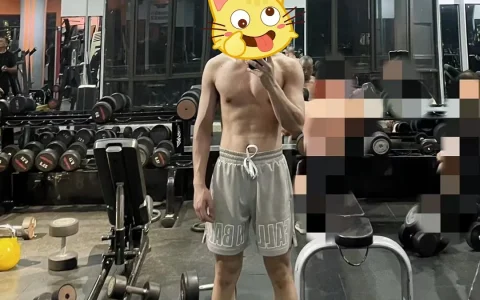 183cm男大就是“香”！看似“细狗”，身材实则很有料～