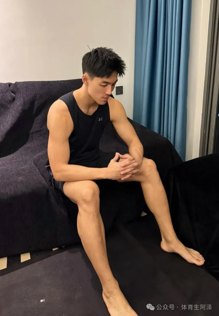 “黑白对撞，禁欲破防！”195黑皮猛男X白皮少年，暧昧拉满！