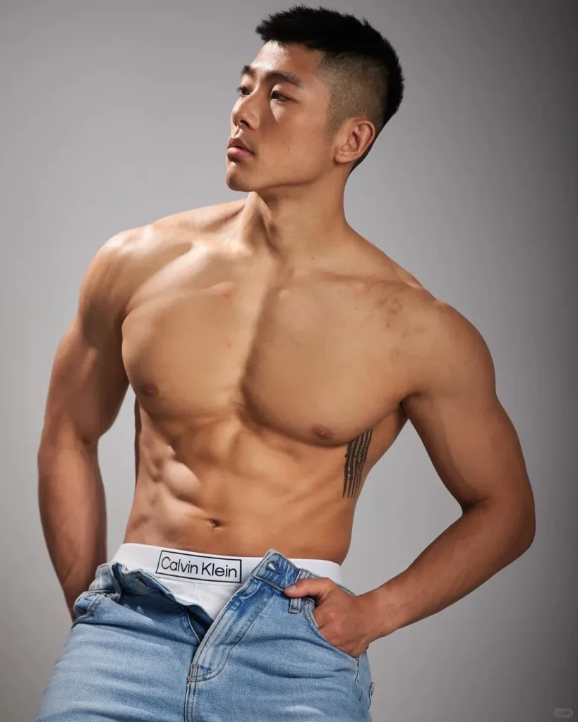 黑皮筋肉直男教练重构东方男体美学