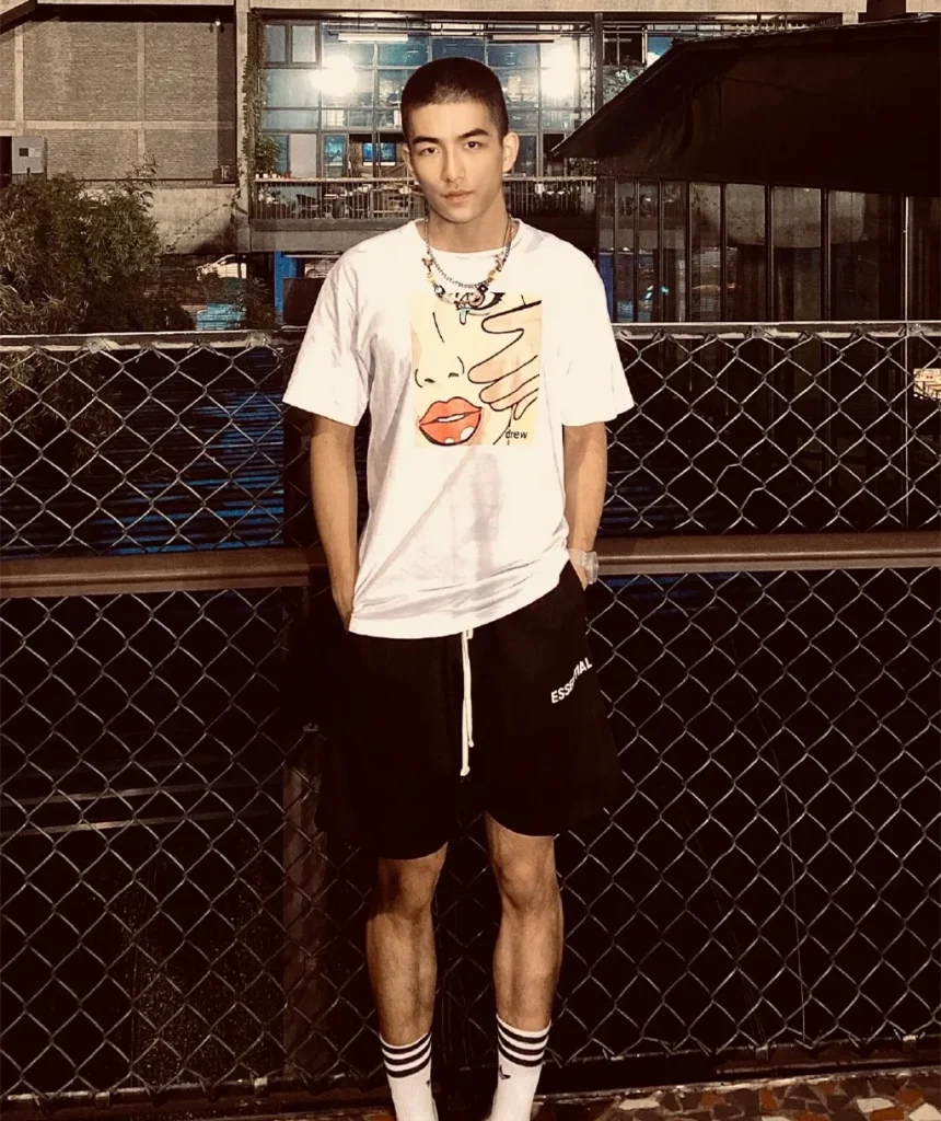 成都又一枚寸头腹肌宝藏小哥！