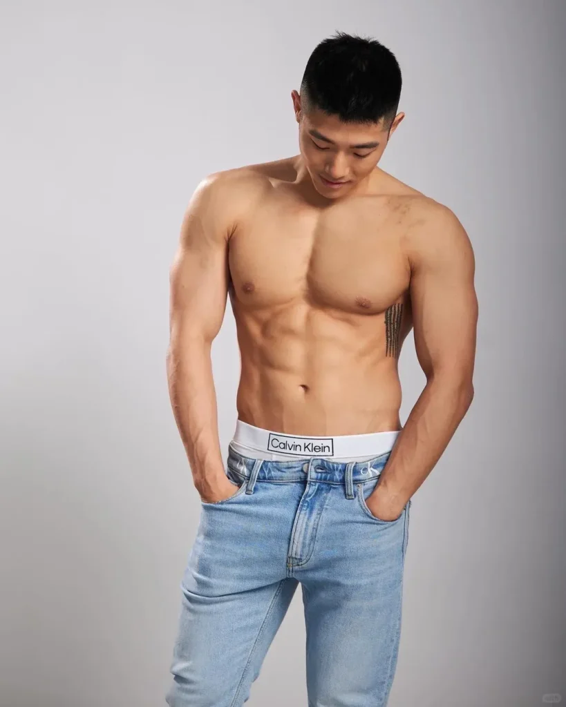 黑皮筋肉直男教练重构东方男体美学