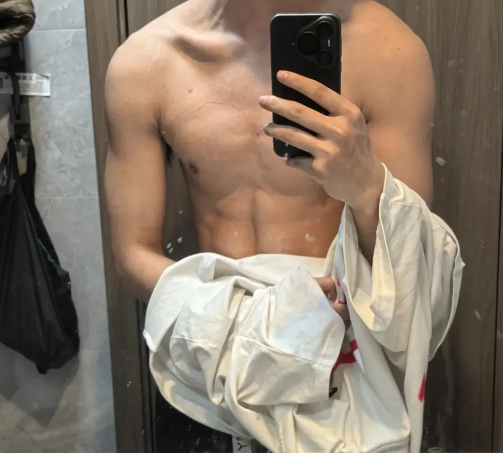 183cm男大就是“香”！看似“细狗”，身材实则很有料～
