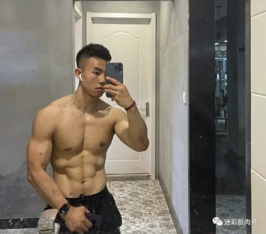篮球长腿小哥，身材好到爆！