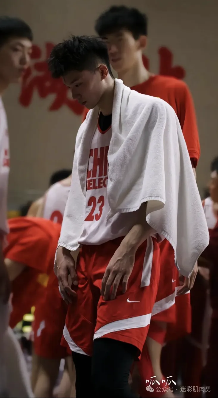 193CM山东体育生男大,19岁大弟弟真的超厉害!