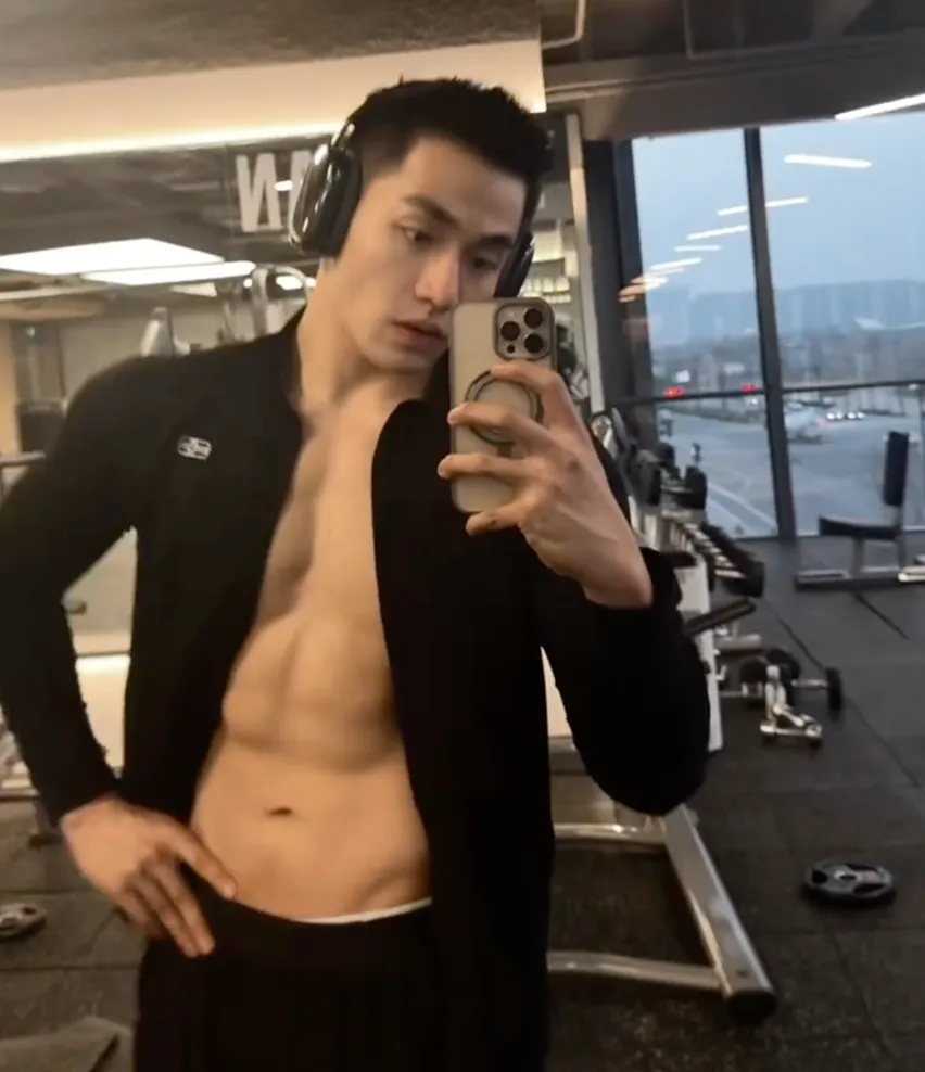 抖音大网红细狗任的瓜都吃了吗？采访视频已疯传....