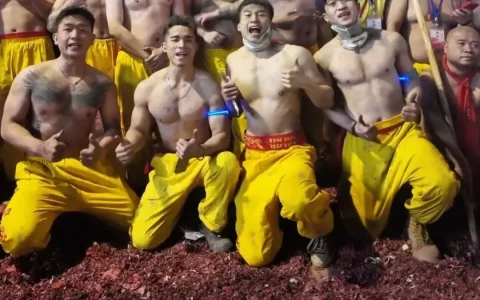 宾阳炮龙节的肌肉男们又火了！他是最帅的？