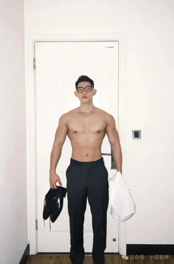 脏兮兮痞帅正装阳光大男孩！
