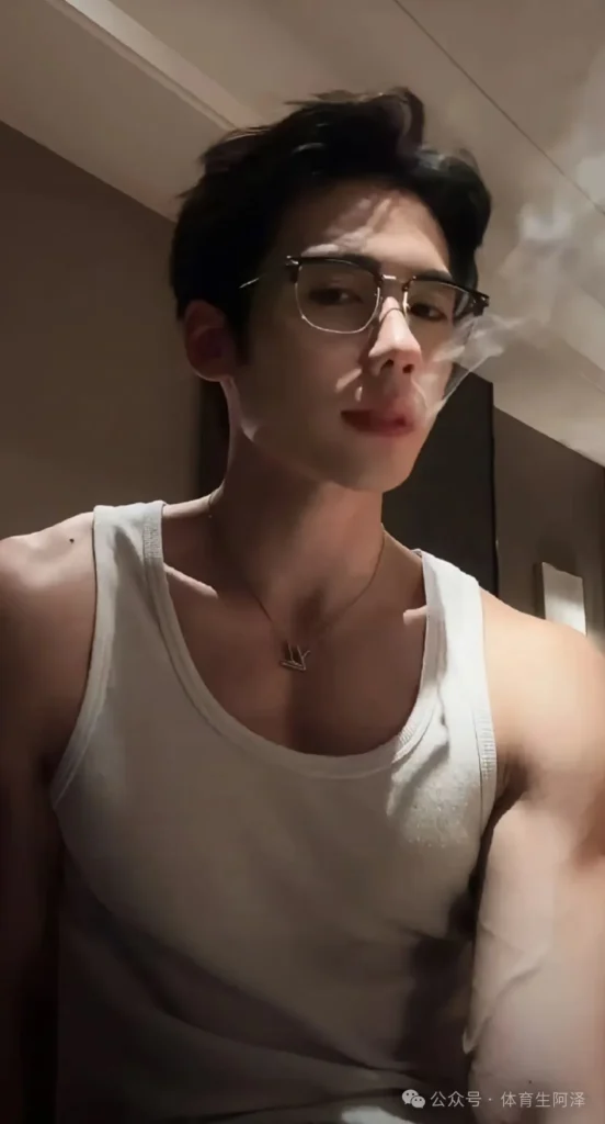 被女记者采访的百万网红，最近爆火，互联网没有记忆？