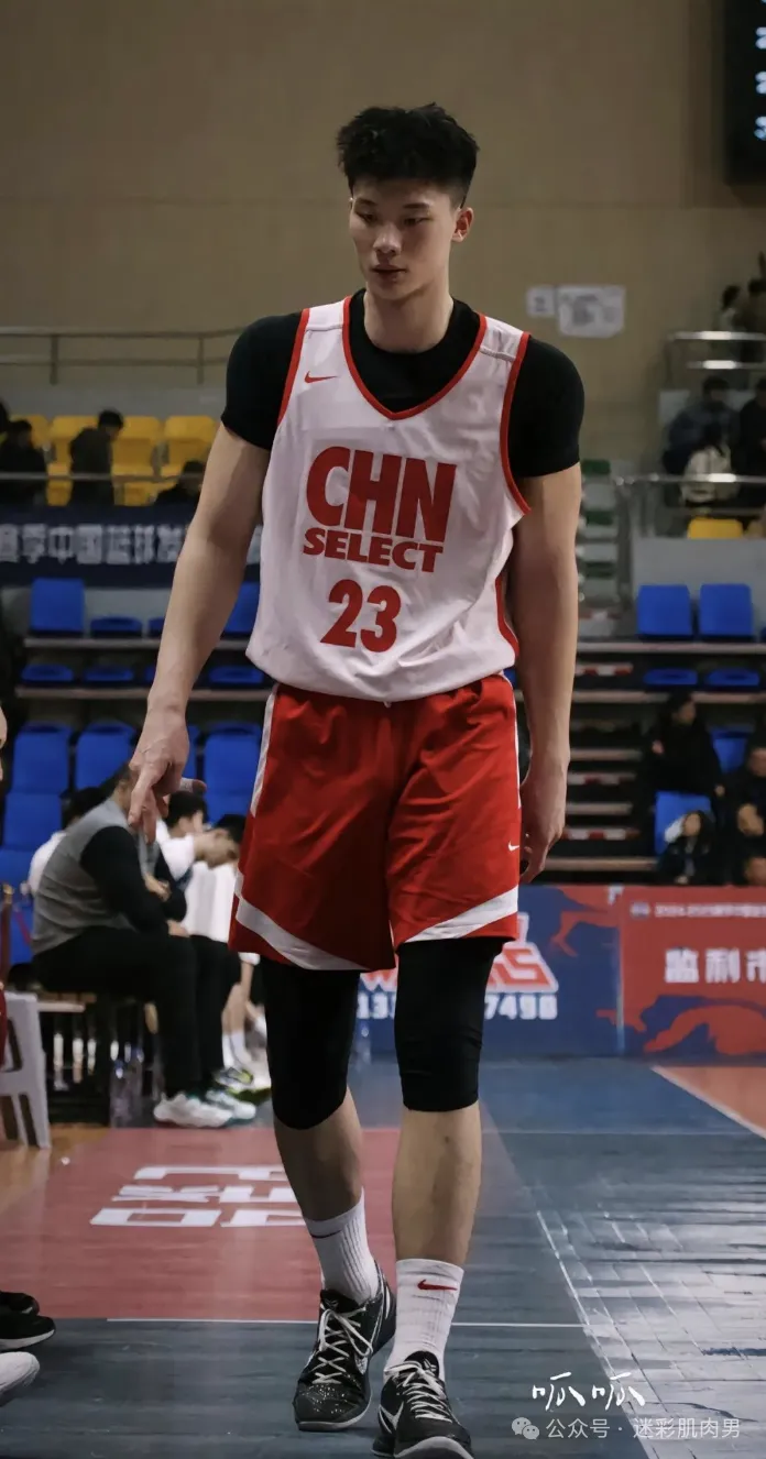193CM山东体育生男大,19岁大弟弟真的超厉害!