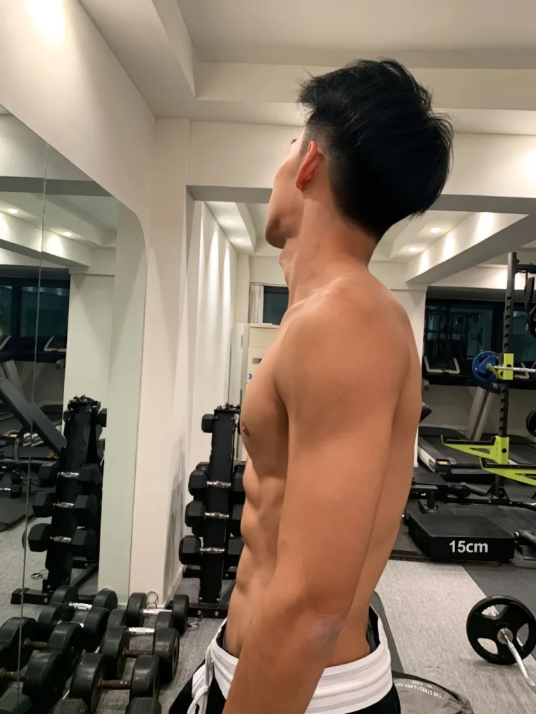 湖北19岁篮球体育生男大，自拍照充满性张力！