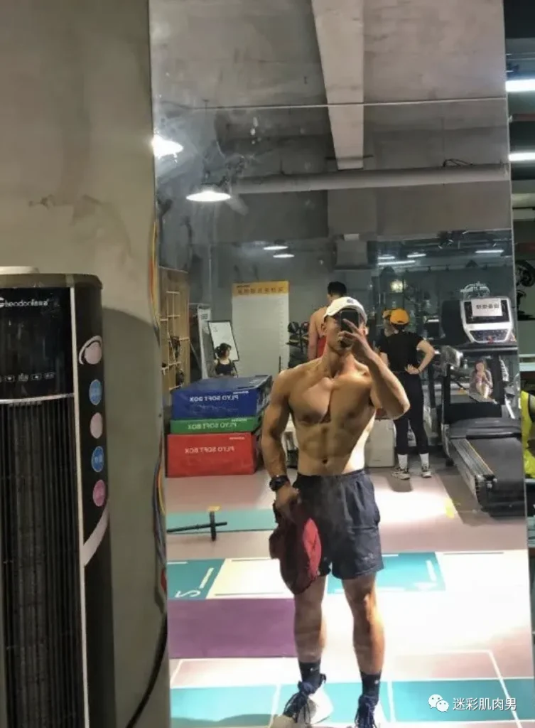 篮球长腿小哥，身材好到爆！