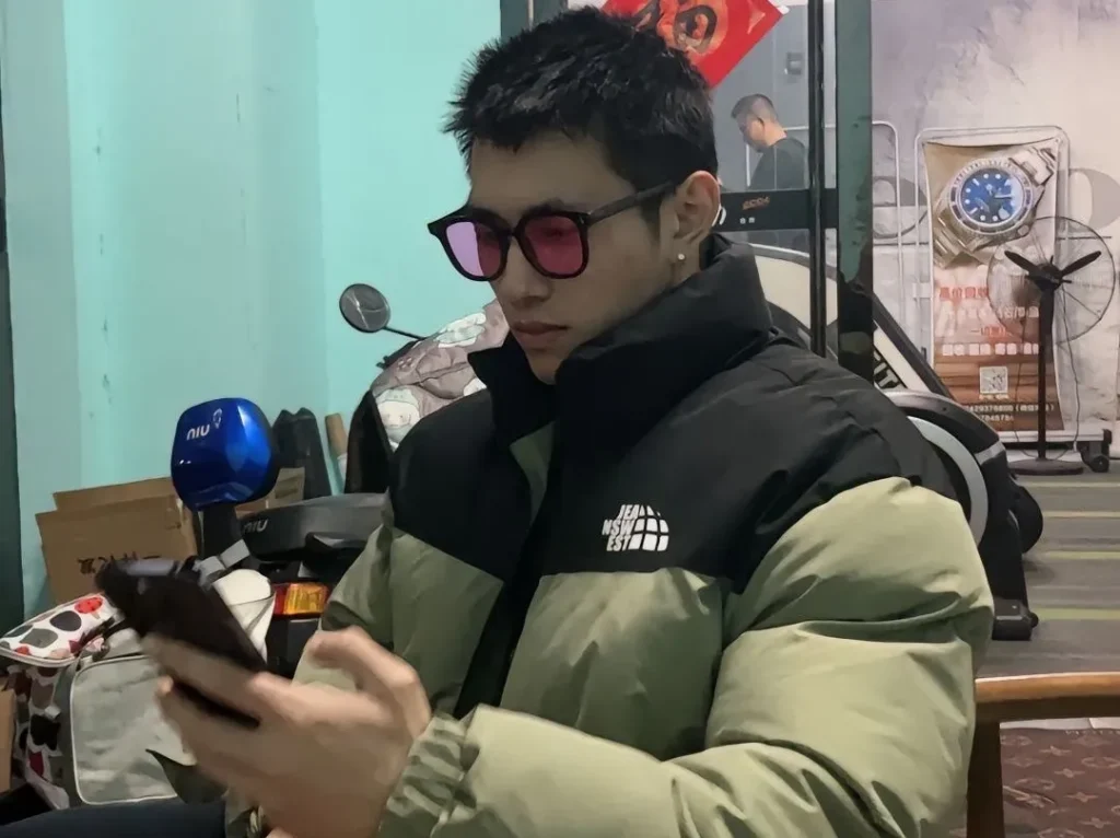 浙江一生煎店老板身材太好被偷拍!寸头爷们开直播太顶了!