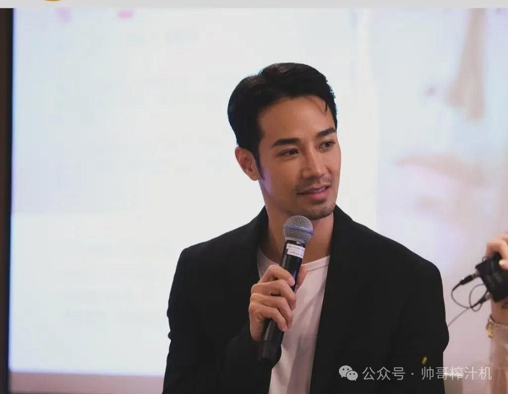 杜蕾斯肌肉男模让00后都破防了