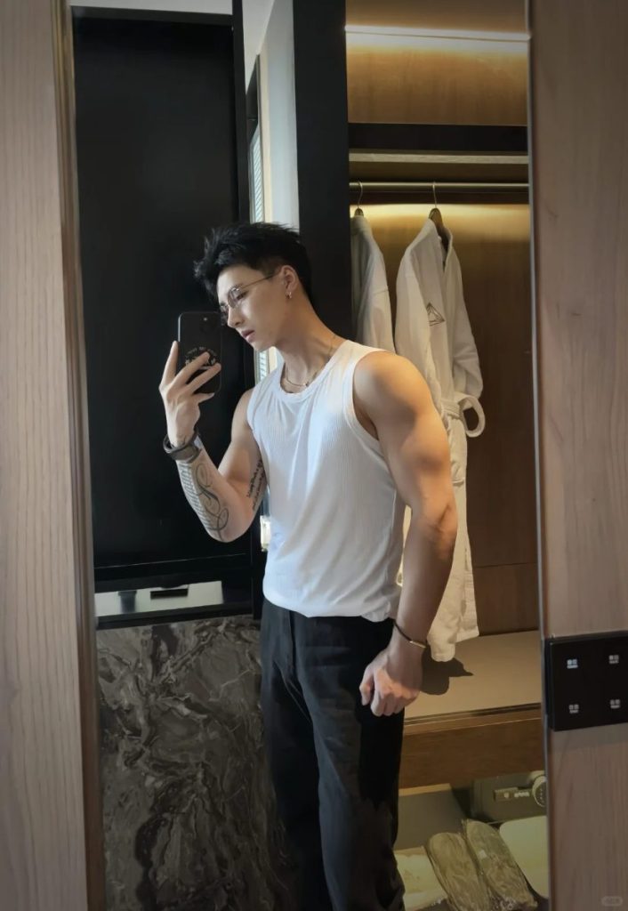 山东东营短发清秀健身男，纹身花臂一个都不少