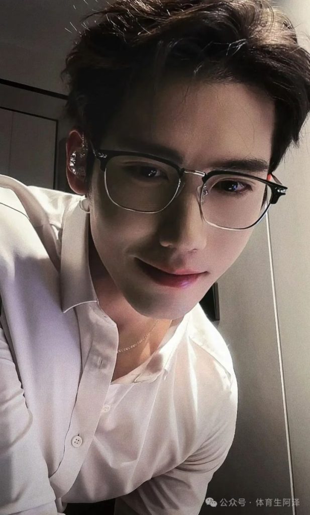 曾被女记者采访的百万网红，现是顶流，日收入10万......