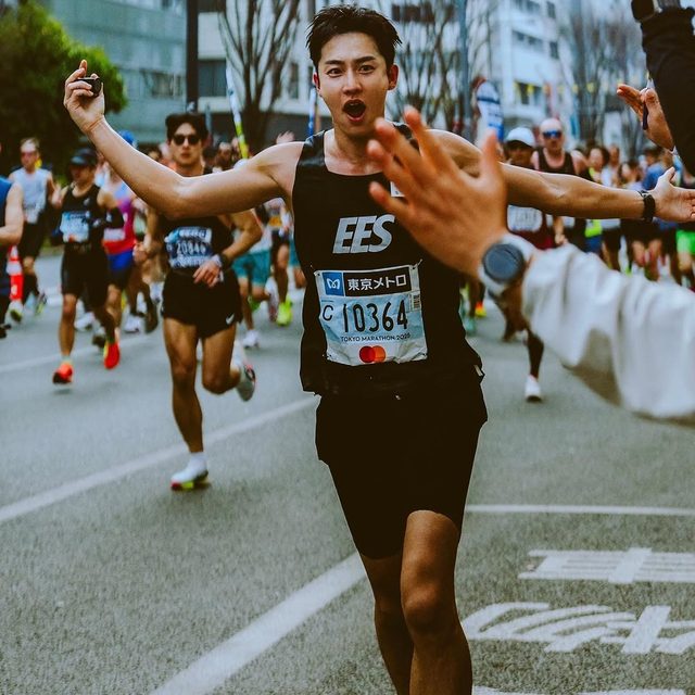 不到3小时跑完“全马”，韩国演员火出圈！真实年龄令人意外~