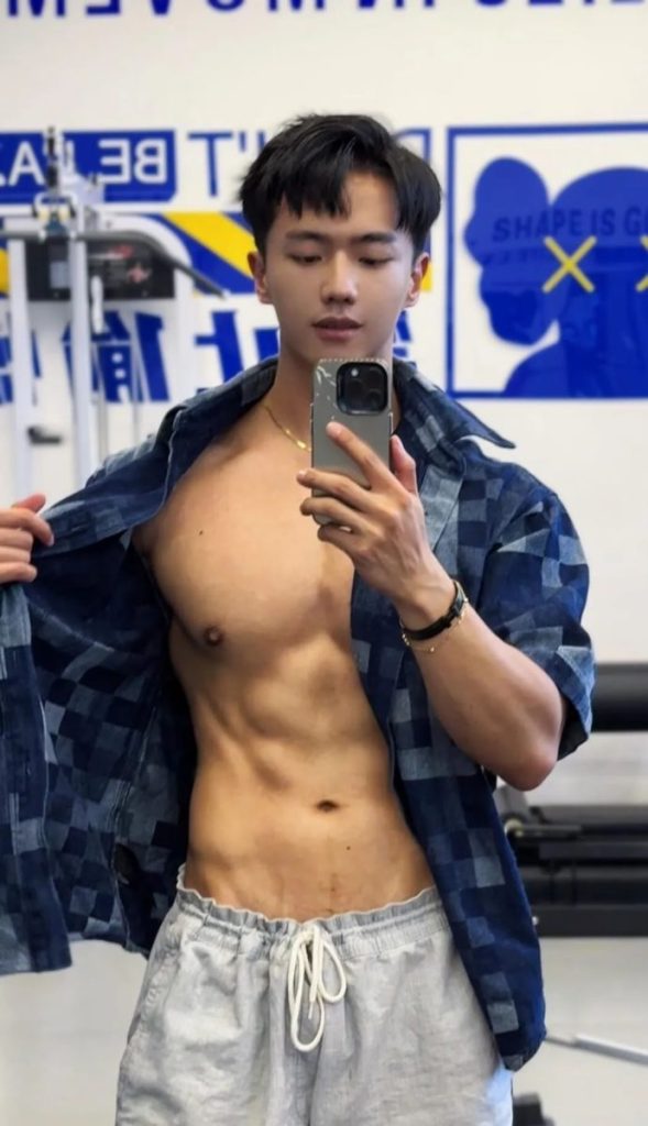 山西黑皮体育生宽肩窄腰脂包肌男友