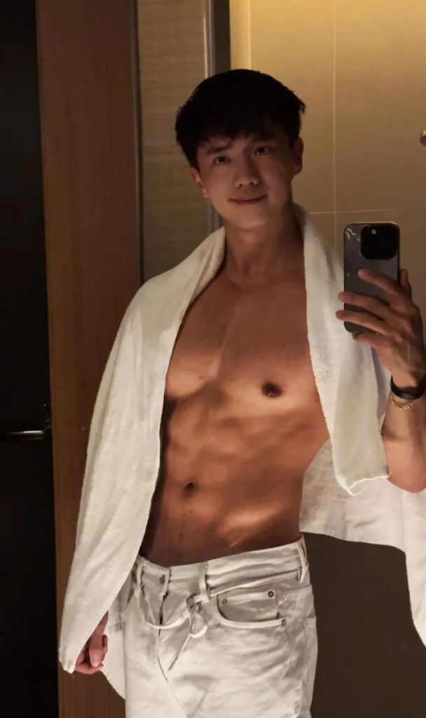山西黑皮体育生宽肩窄腰脂包肌男友