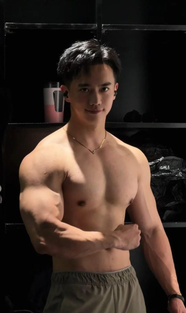 山西黑皮体育生宽肩窄腰脂包肌男友