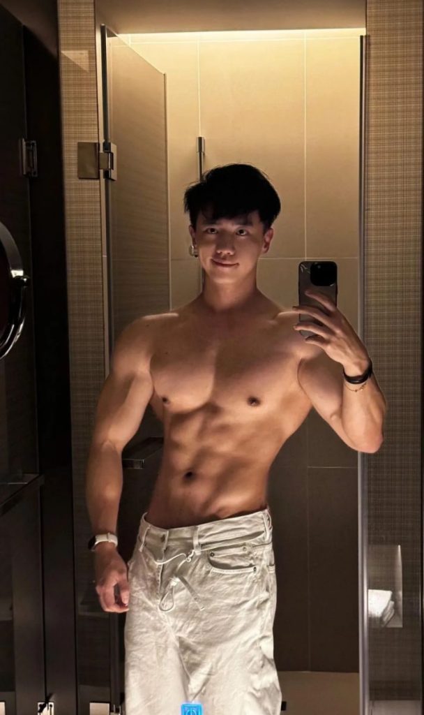 山西黑皮体育生宽肩窄腰脂包肌男友