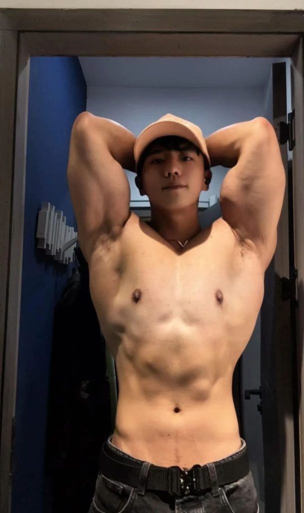 山西黑皮体育生宽肩窄腰脂包肌男友