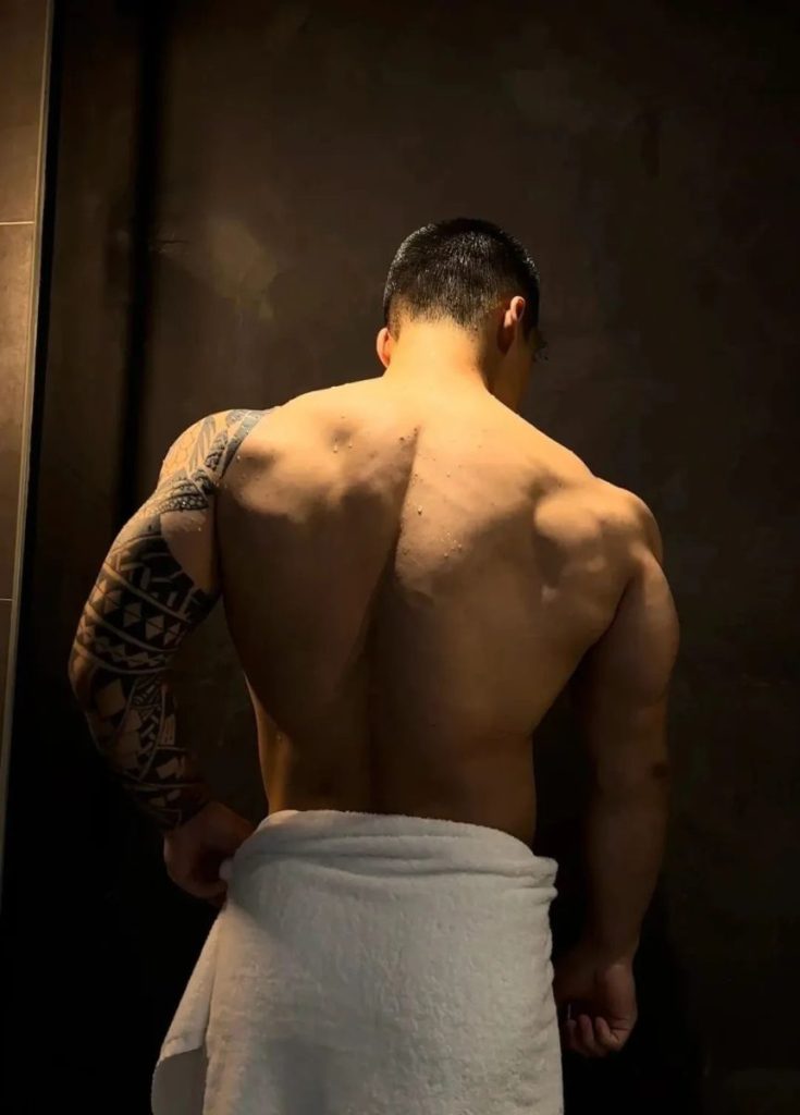 浙江寸头直男教练拍全见版推特写真X上爆红！你看了吗？