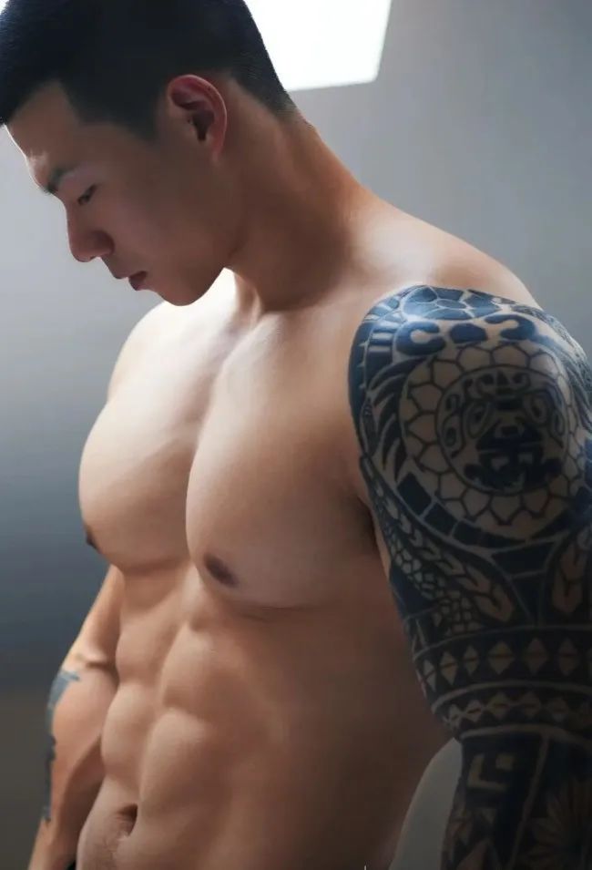 浙江寸头直男教练拍全见版iG上爆红,!你看了吗?