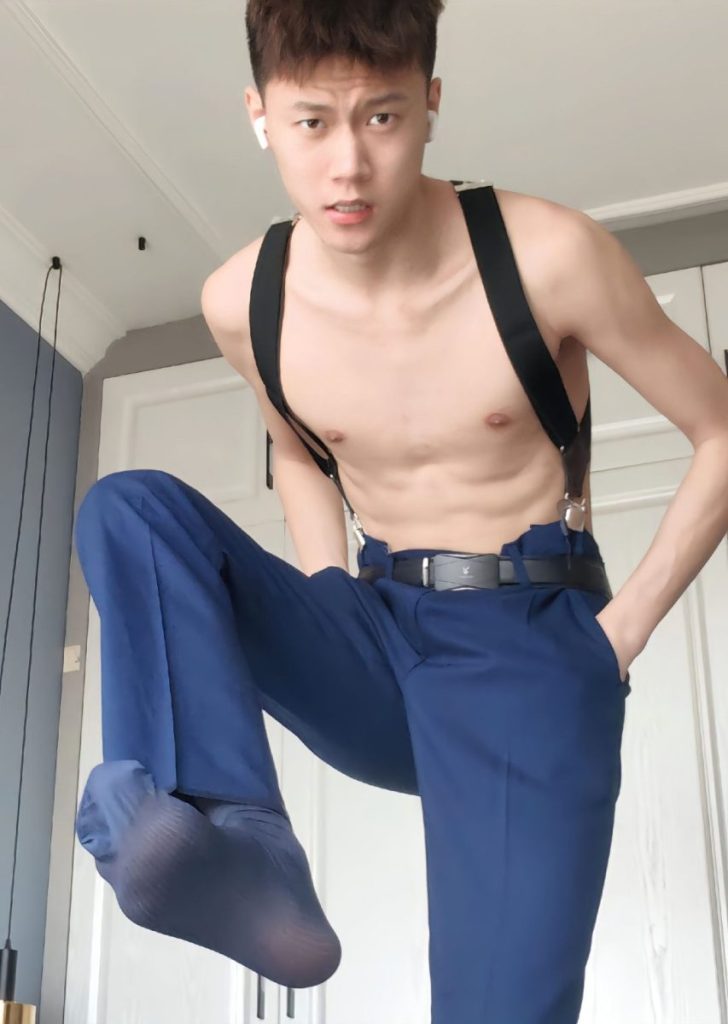 175+痞帅薄肌男孩，长腿细腰+奶狗颜值！